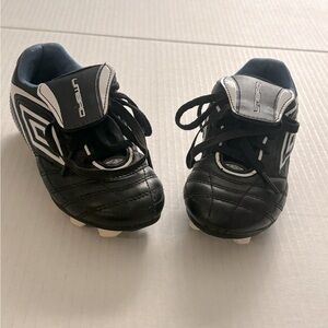 UMBRO |UMBRO  unisex soccer’s shoes cleats size 12K color black/white